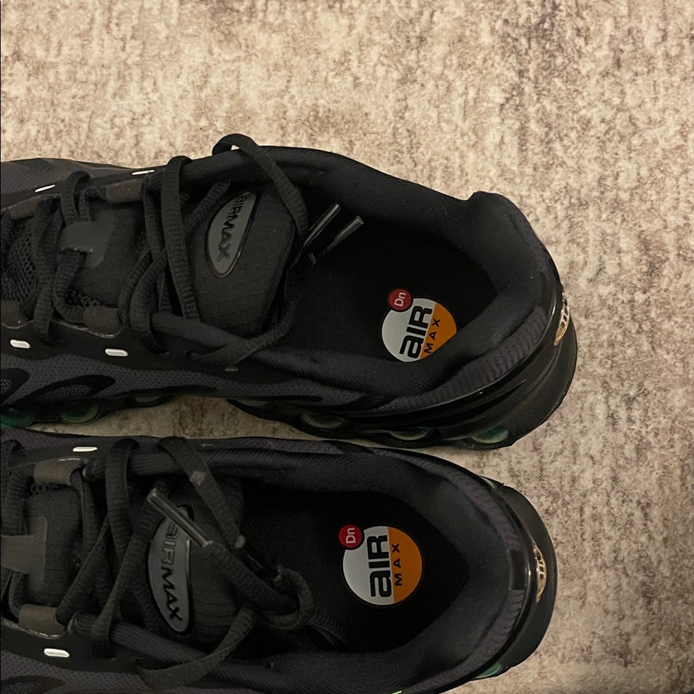 Nike Air Max DN8
Size 9.5
Black/Green
Worn once
Comes with box - Picture 5 of 6
